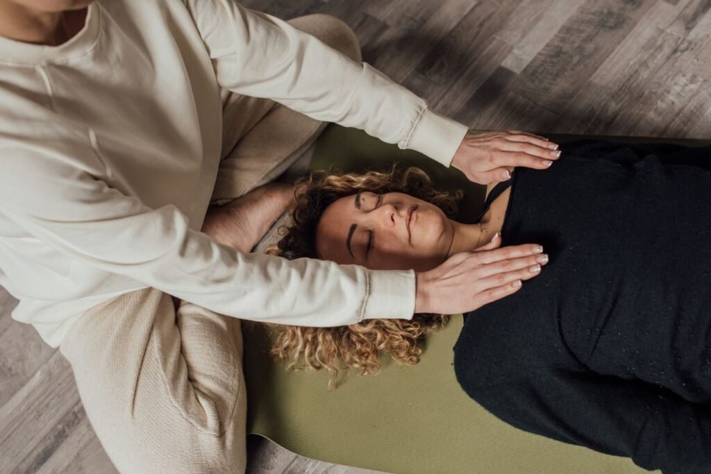 pexels-photo-6998270-6998270 A woman receiving a holistic healing session indoors, focusing on relaxation and spiritual wellbeing.